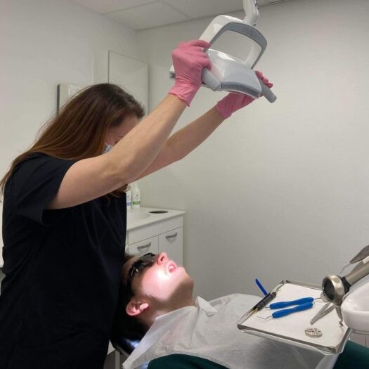 Hammaslääkäri, mies, muu suunhoito,